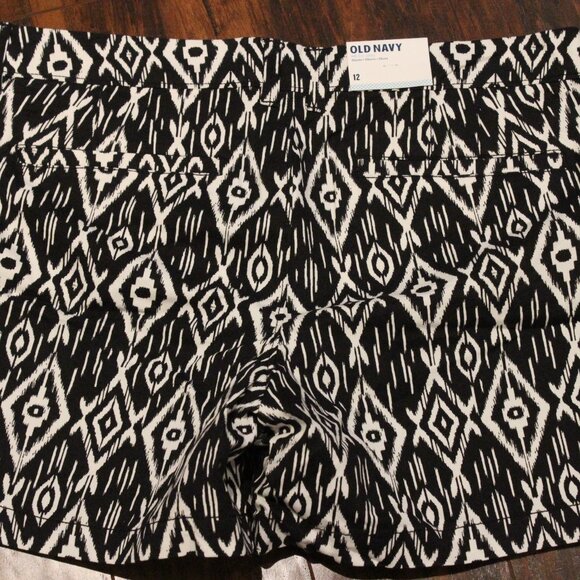 2/$20 🏷 Old Navy Black & White Pattern Shorts Size 12 BNWT - Picture 3 of 4